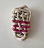 Verwebt in Pink, Keramik gebrannt, Gurt und Schnur, 19 x 12 x 8,5 cm, 2025